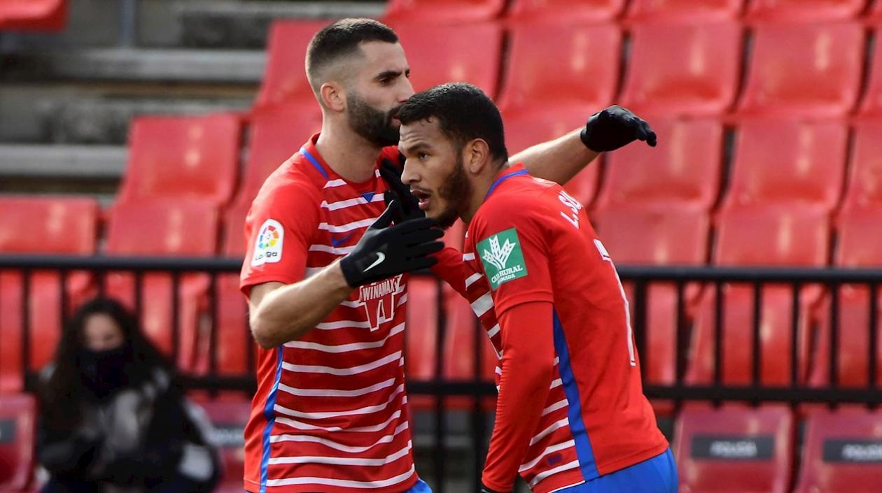 Luis Suárez festeja tras su gol. 
