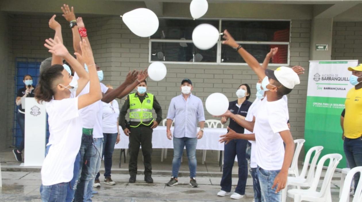 El pacto de no agresión fue firmado por 10 representantes de los jóvenes. 
