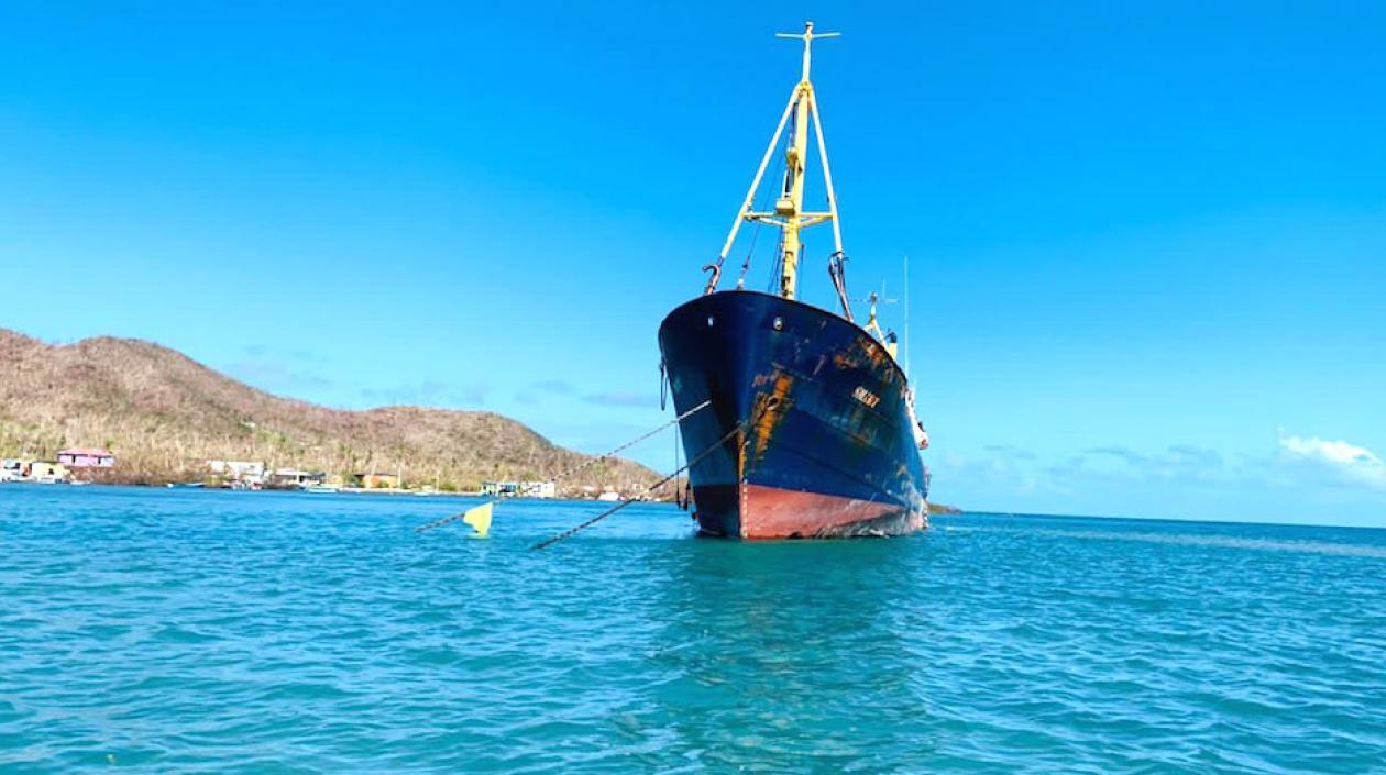 La embarcación fue fondeada para ser sometida a revisión.