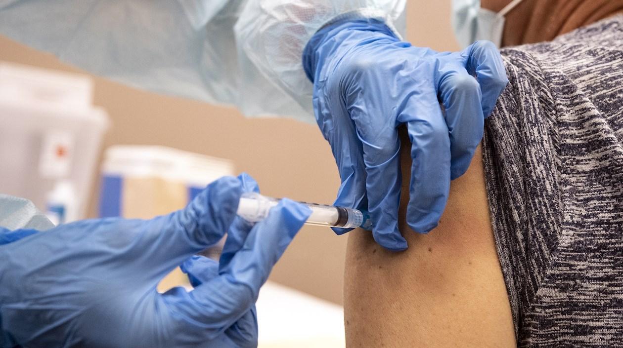 Vista de la aplicación de una vacuna.