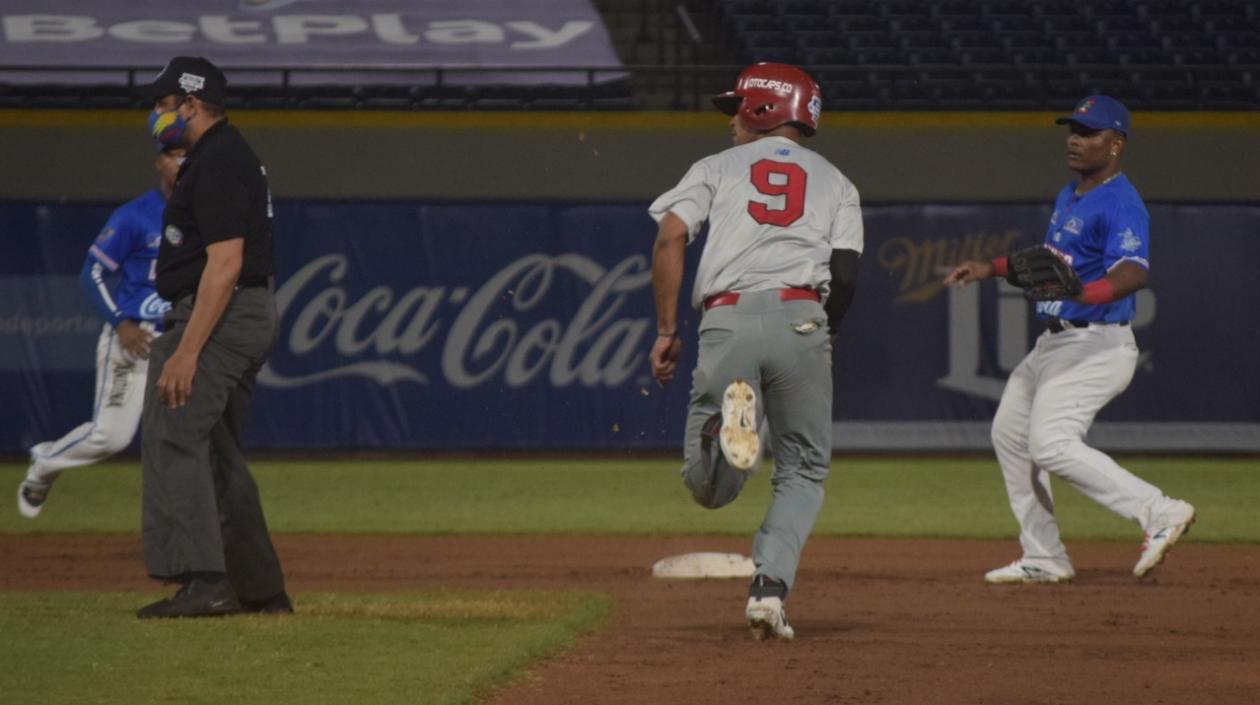 Acción del juego disputado en el Édgar Rentería.
