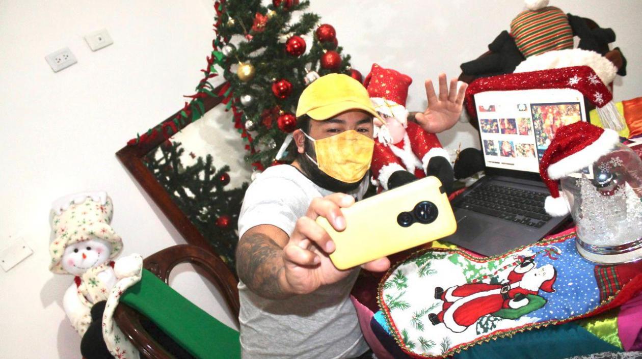 Encontrarnos como familia de manera remota protegiendo a quienes queremos, hace parte de las recomendaciones.