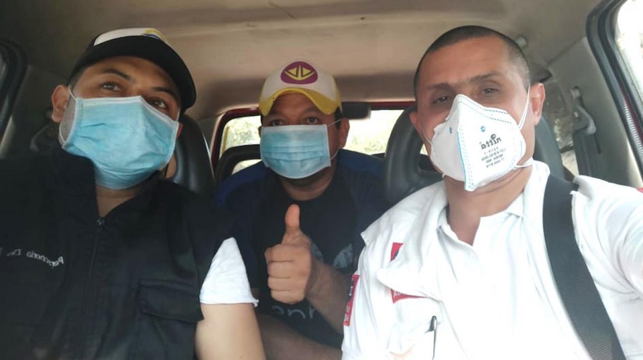 El liberado acompañado de sus familiares.