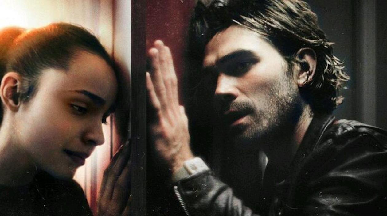  Sofia Carson y  KJ Apa.