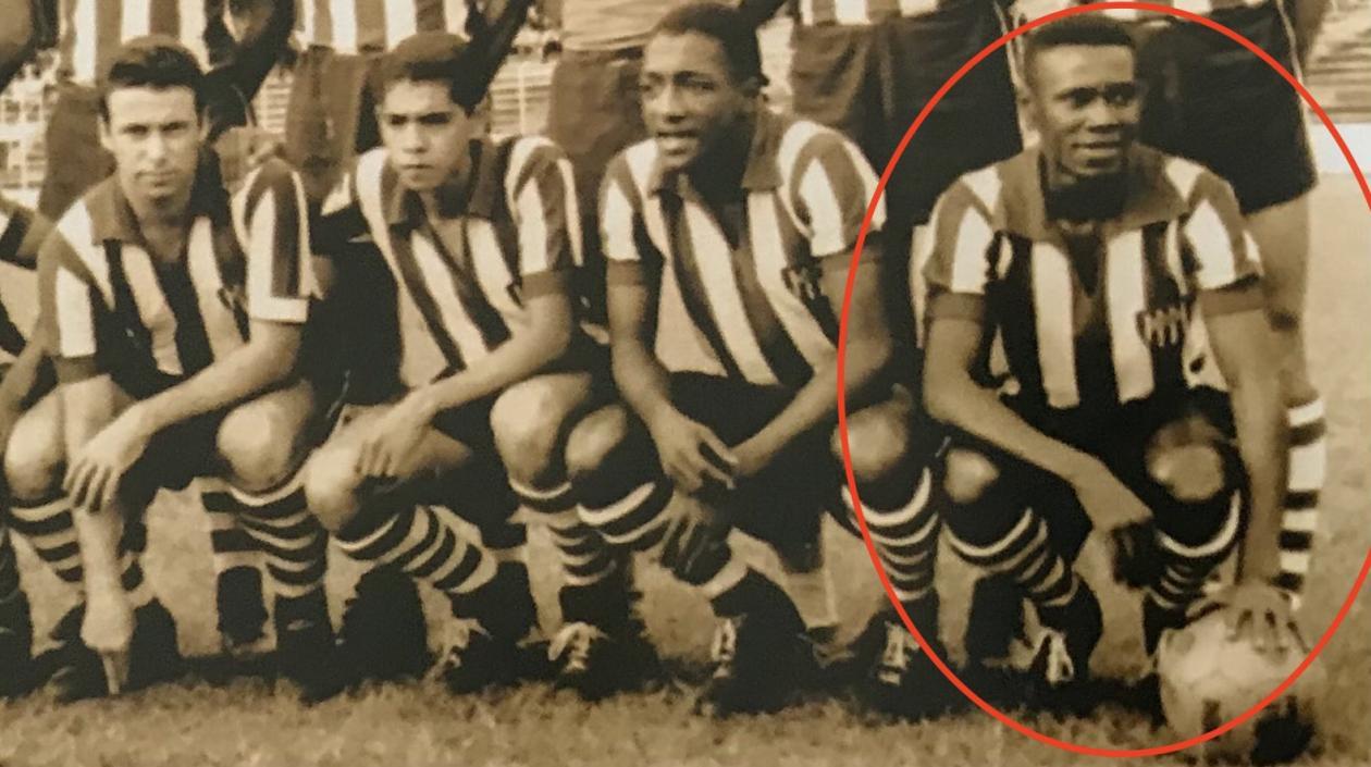 Escurinho al lado de sus compañeros de la época, Paulo Cesar Lima, Joaquin Partdo y Botajara.