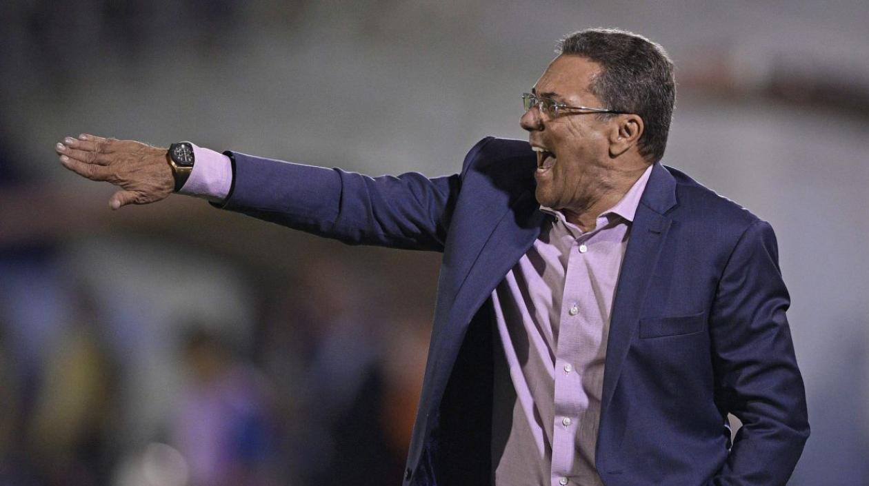 Vanderlei Luxemburgo, técnico brasileño. 