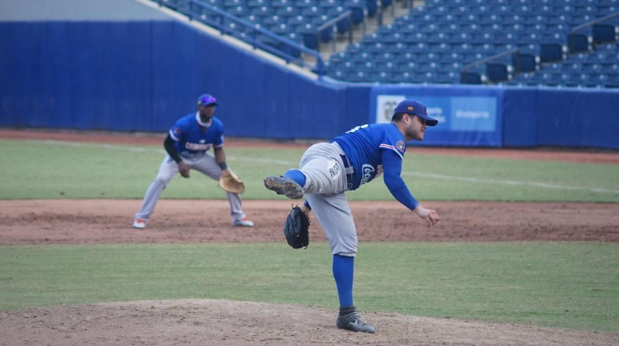 Julio Vivas, lanzador ganador. 