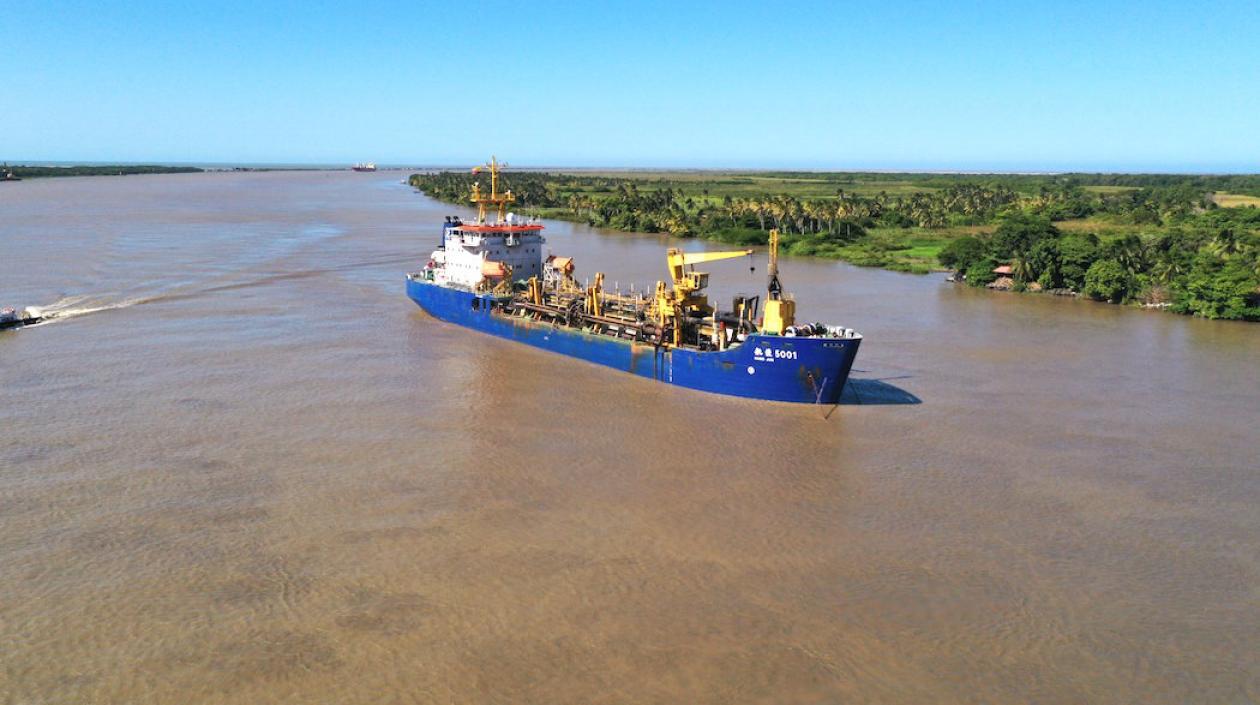 La draga china, con pocos resultados en el puerto de Barranquilla.