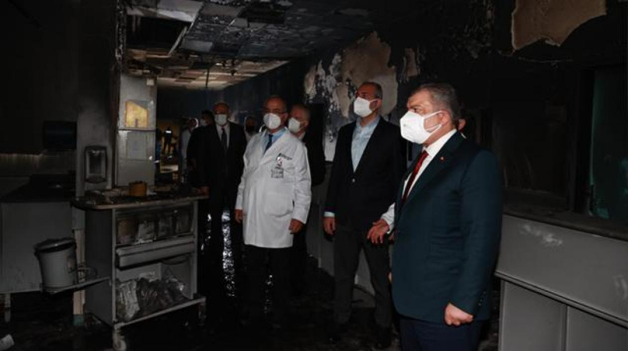 Autoridades en el sitio de la explosión. 