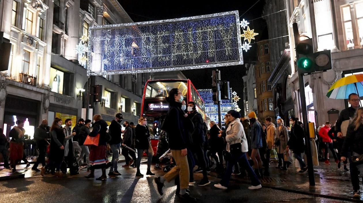 Más de 20 millones de personas están desde este domingo confinadas en Inglaterra