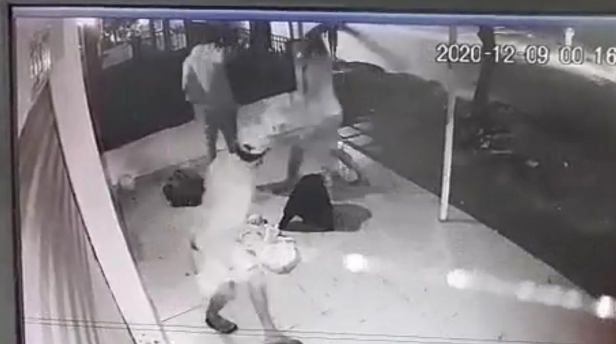 Momento en que ocurrió el ataque a palo.