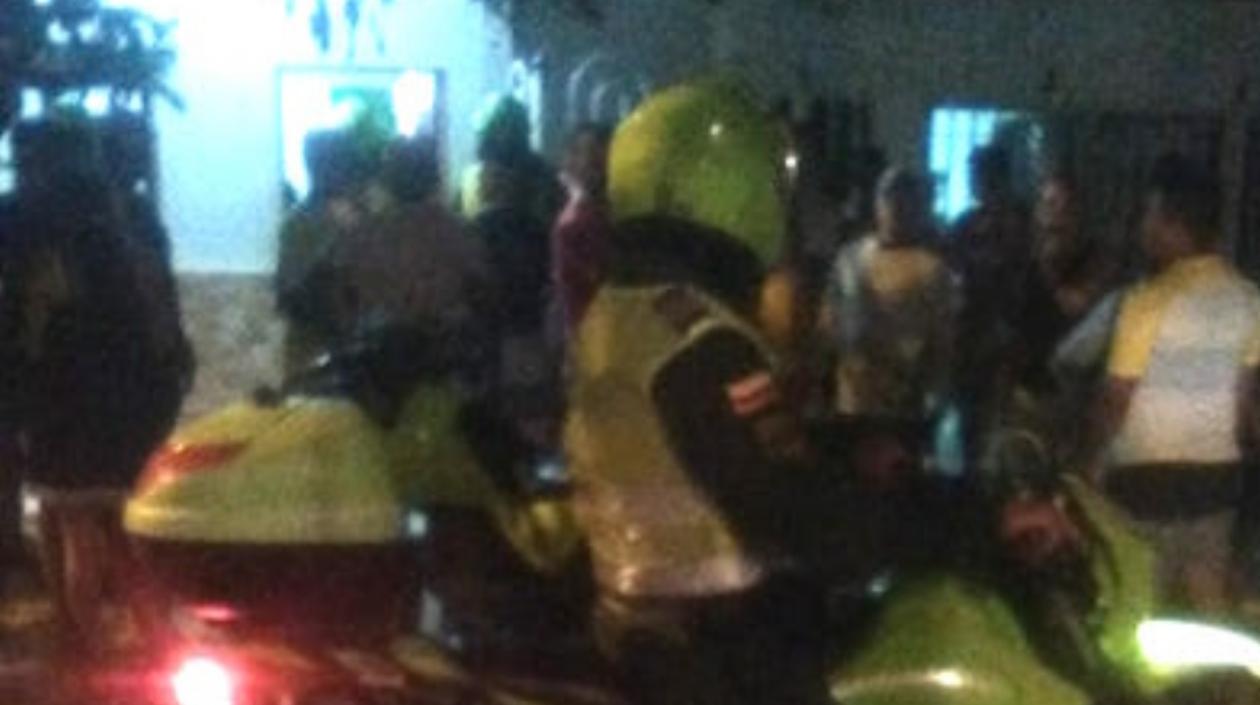 La Policía llegó al lugar donde ocurrió el crimen. 