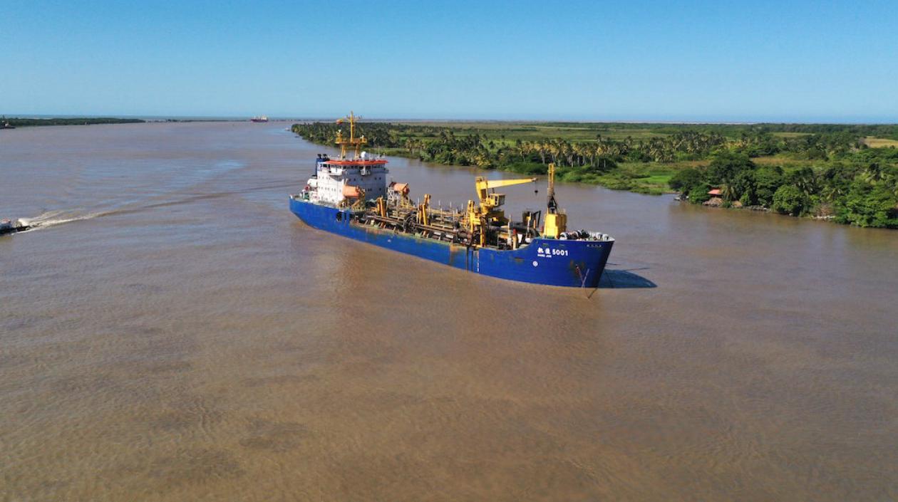 La fracasada draga china en el puerto de Barranquilla.