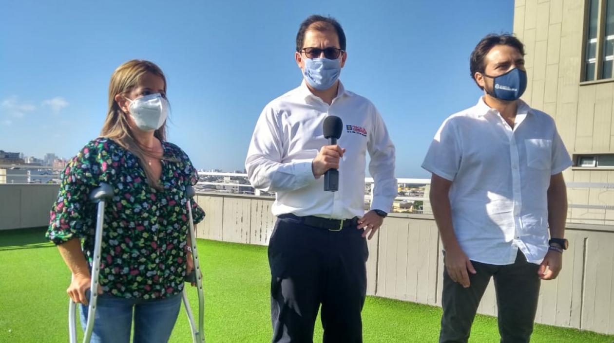 El Fiscal General, Francisco Barbosa, con la Gobernadora Elsa Noguera y el Alcalde Jaime Pumarejo.