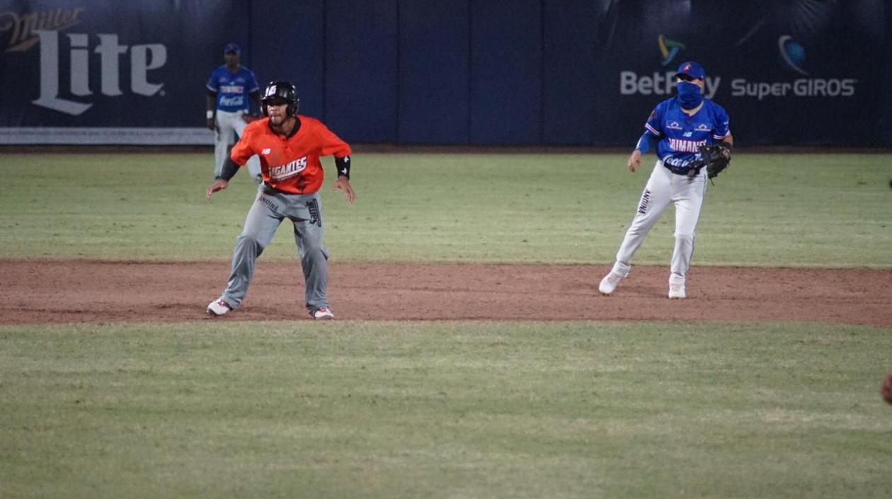 Acción del juego entre Gigantes y Caimanes. 