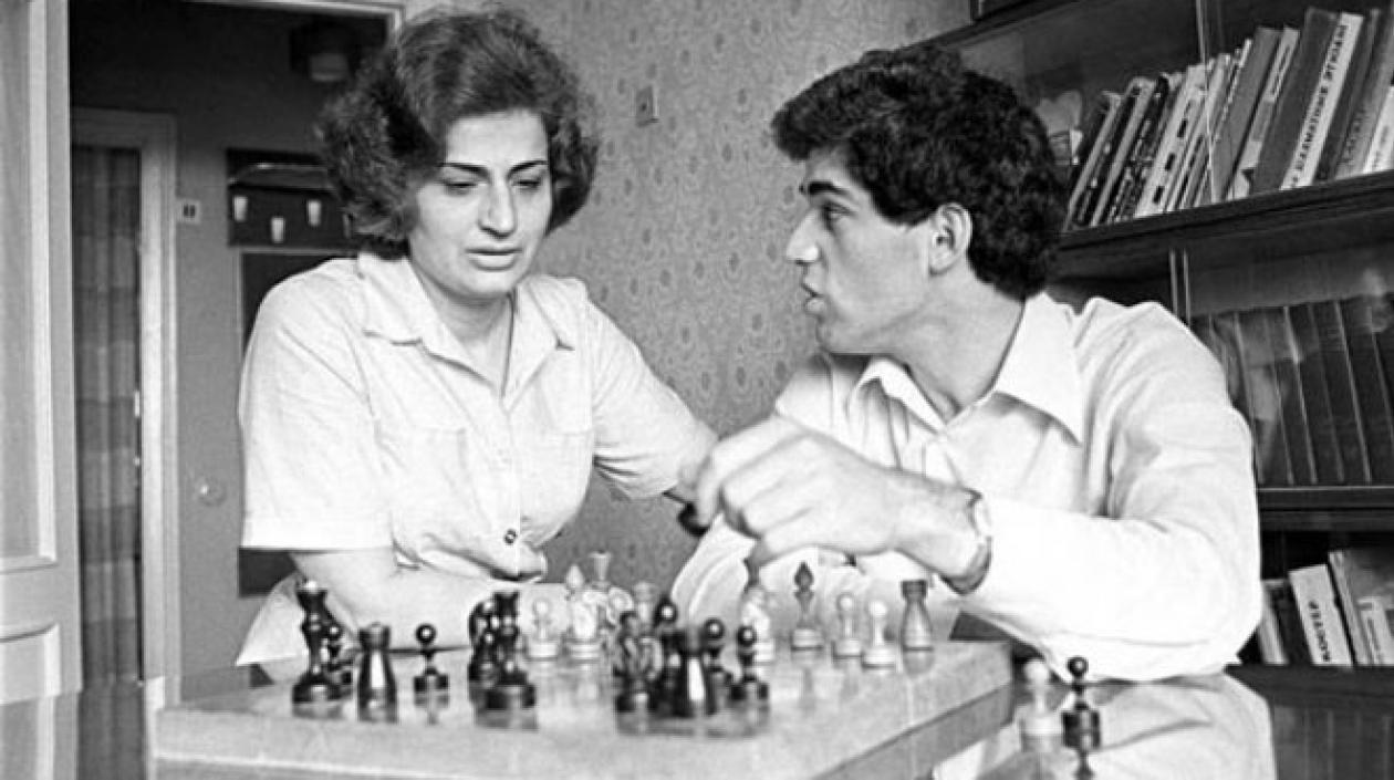 Garry Kaspárov y su madre Klara Shagenovna Kaspárova.