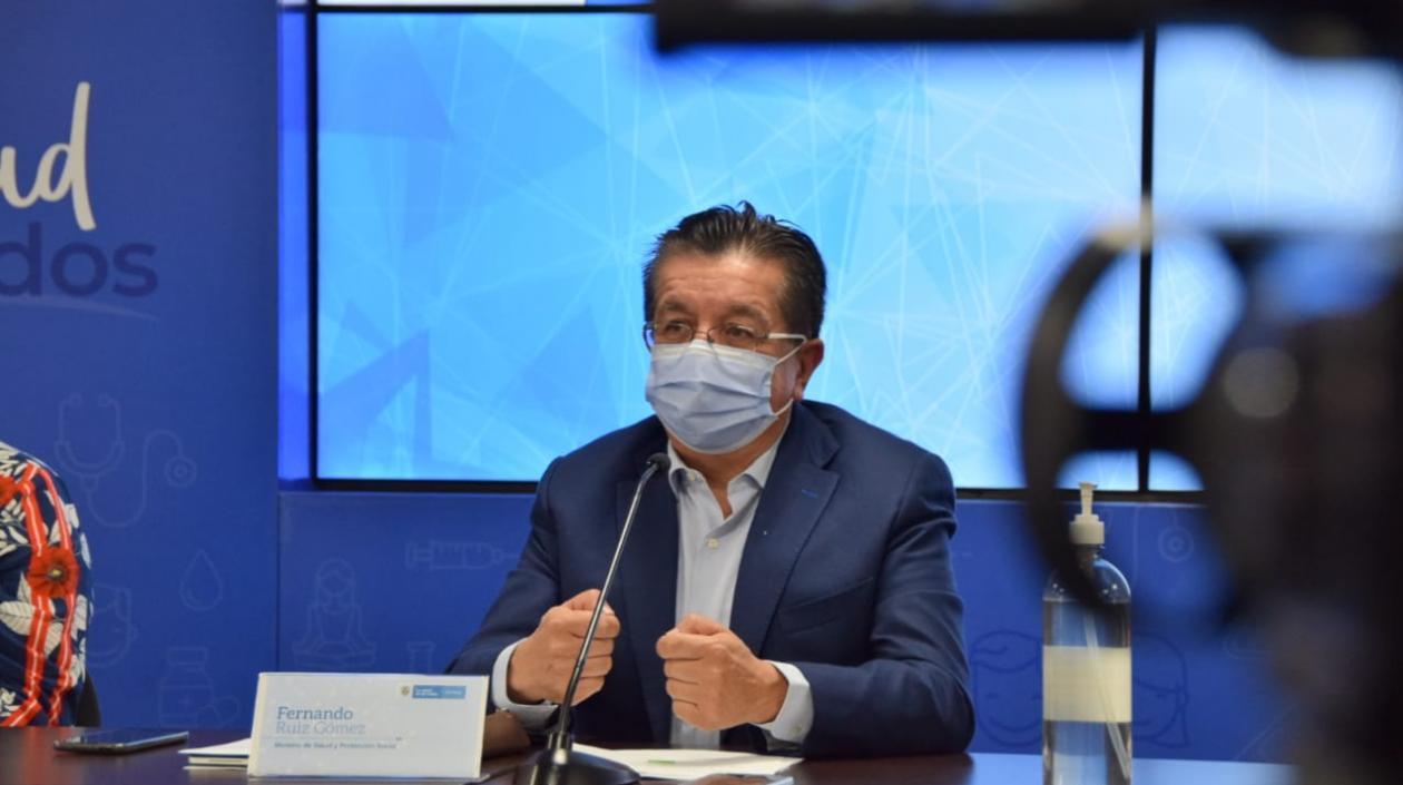 Fernando Ruíz, Ministro de Salud.