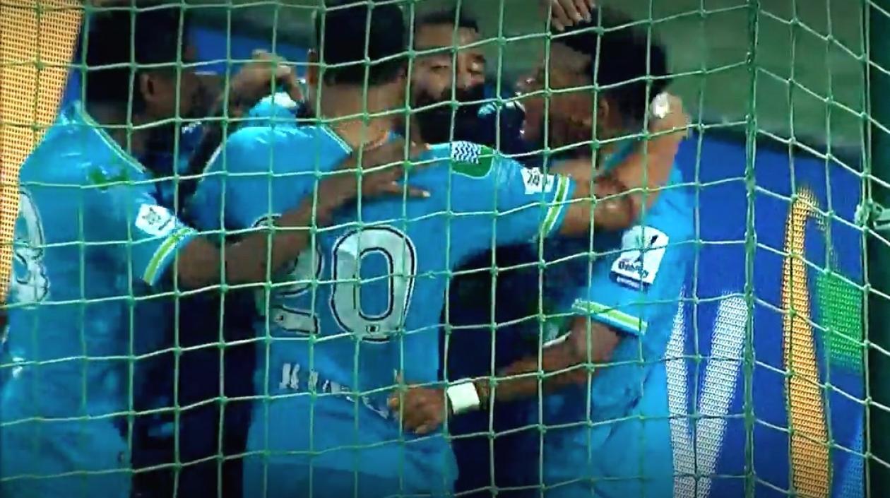 Jugadores de Jaguares celebrando el triunfo en el 'Atanasio Girardot'.