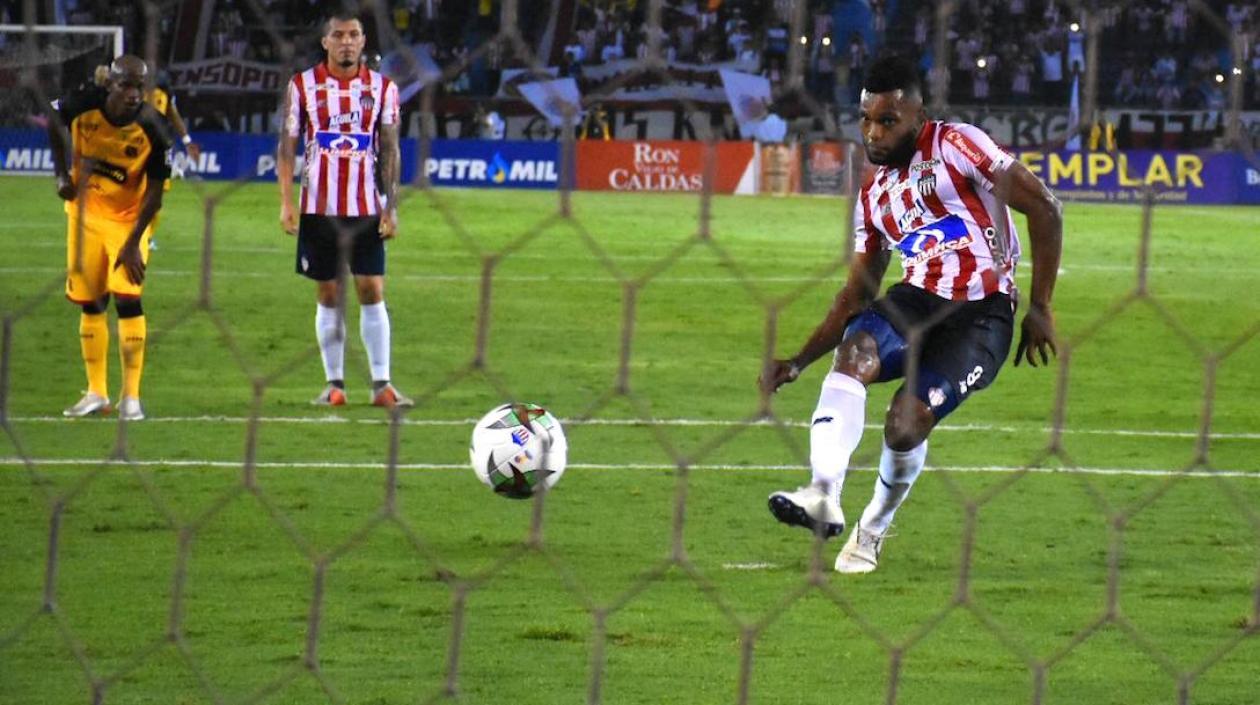 Excelente cobro de Miguel Ángel Borja para abrir el marcador.