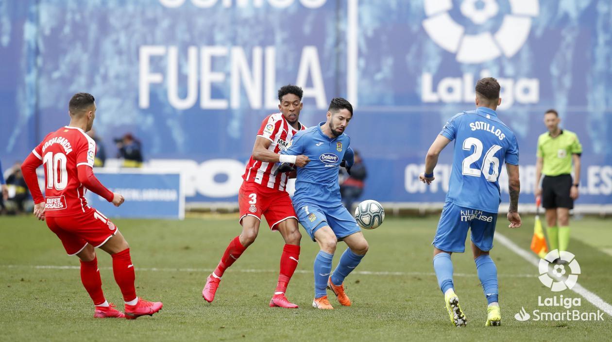 El colombiano Johan Mojica hizo parte del partido. 