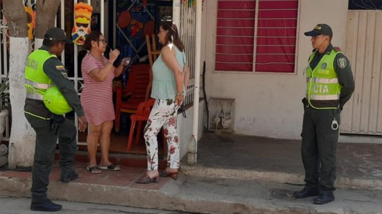 La Secretaria de Seguridad de Santa Marta visitó el sábado Los Fundadores para hablar con la comunidad luego del asesinato de un hombre en ese sector.