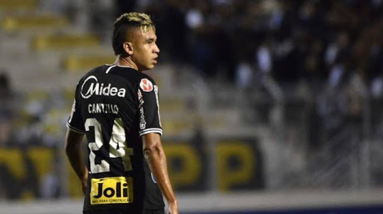 Víctor Cantillo decidió jugar con el número 24. 