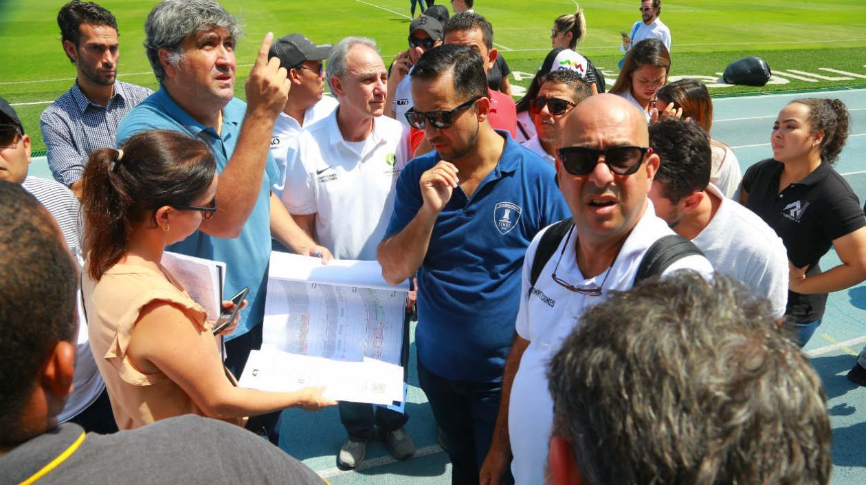 Vista de los funcionarios de la Conmebol al estadio Metropolitano. 