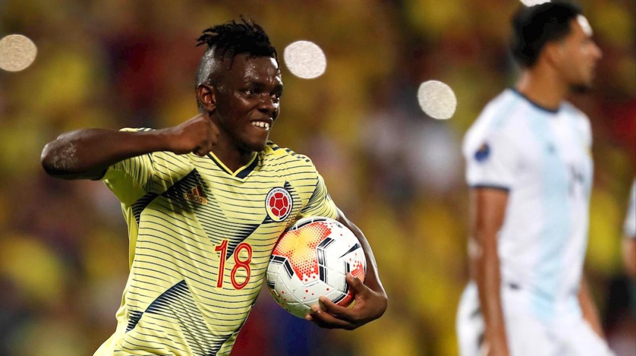 El atacante Edwuin Cetré celebrando el gol del descuento.