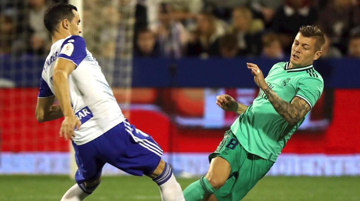 El internacional alemán Toni Kroos (derecha).