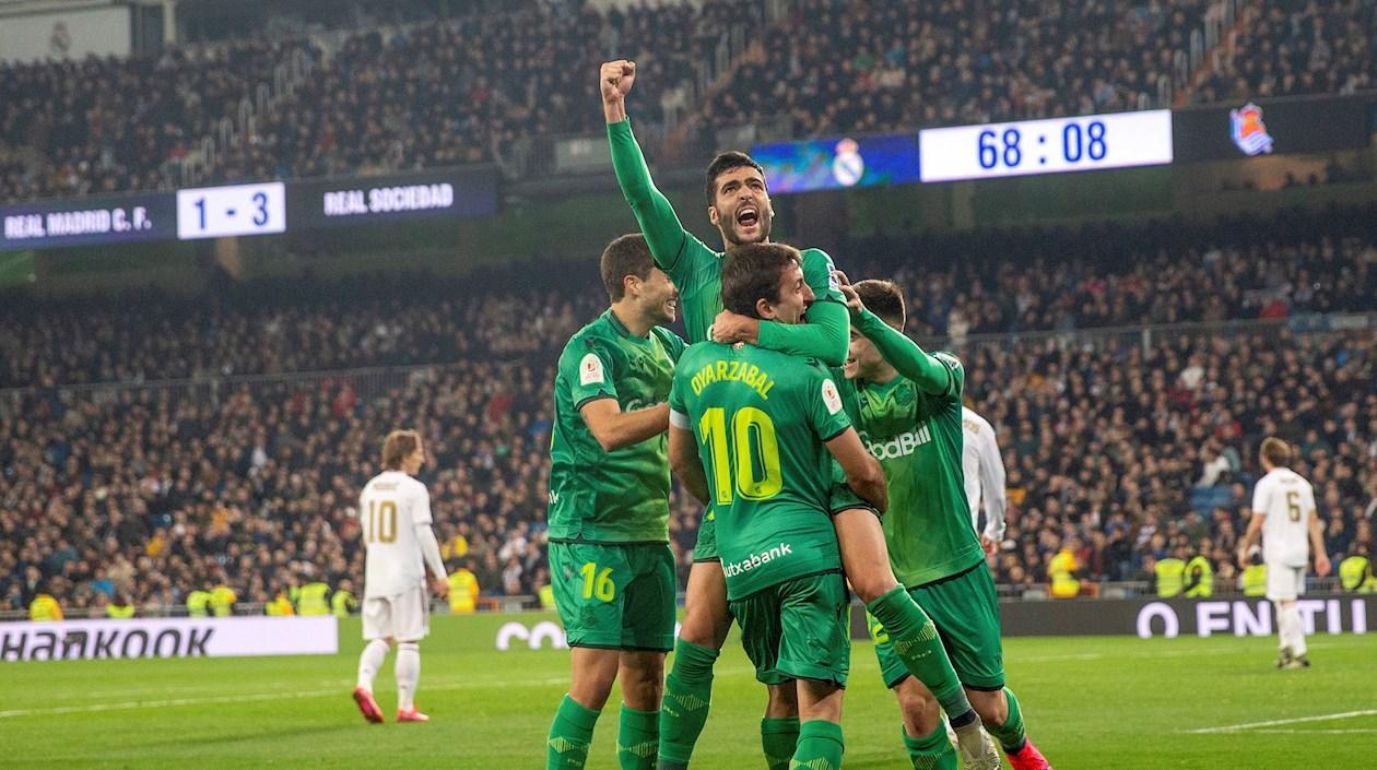 Mikel Merino celebra tras marcar el tercer gol de la visita. 