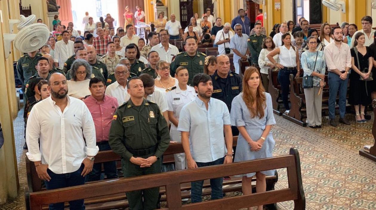 El Alcalde Jaime Pumarejo, la primera Dama Silvana Puello y otras autoridades presentes.