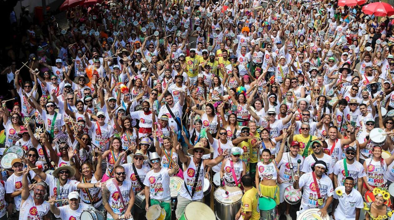  integrantes del "Bloco Me Esquece" durante un ensayo en las calles de la ciudad de Río de Janeiro