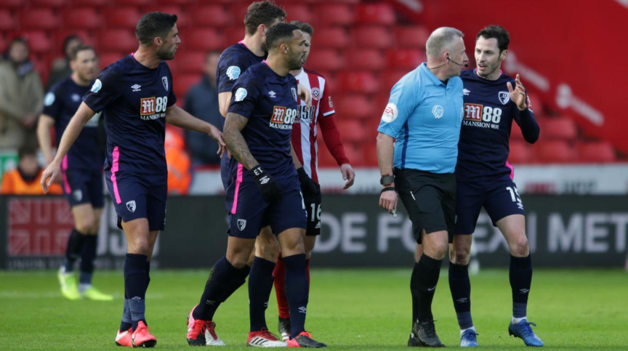 El árbitro Jonathan Moss durante un partido. 