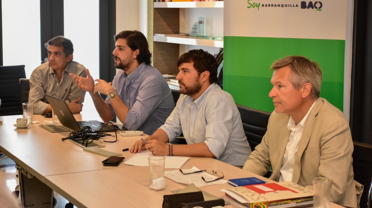 Alcalde de Barranquilla se reunión con el embajador de Francia en Colombia, Gautier Mignot.