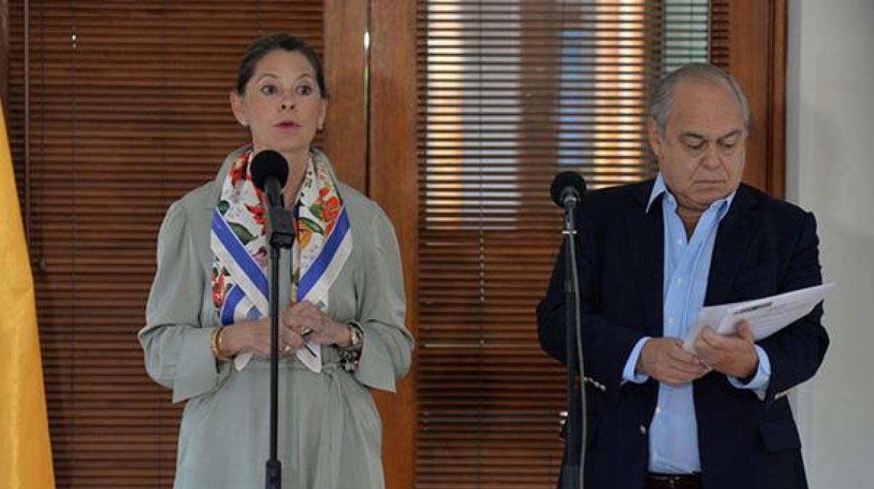 Vicepresidenta Marta Lucía Ramírez y el director de la Agencia Nacional de Defensa Jurídica del Estado, Camilo Gómez.