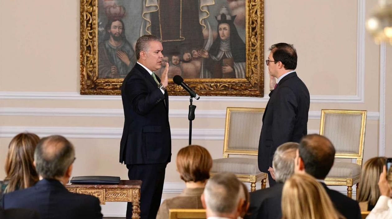 Presidente Duque toma juramento al nuevo Fiscal General.