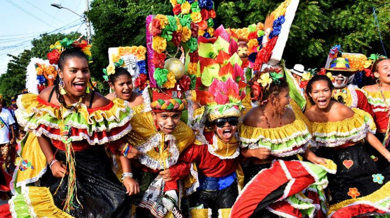 Danza de Congo durante desfile de Carnaval del Suroccidente.