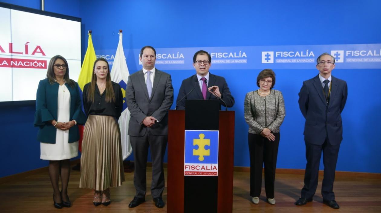 El fiscal Barbosa con su equipo de trabajo.