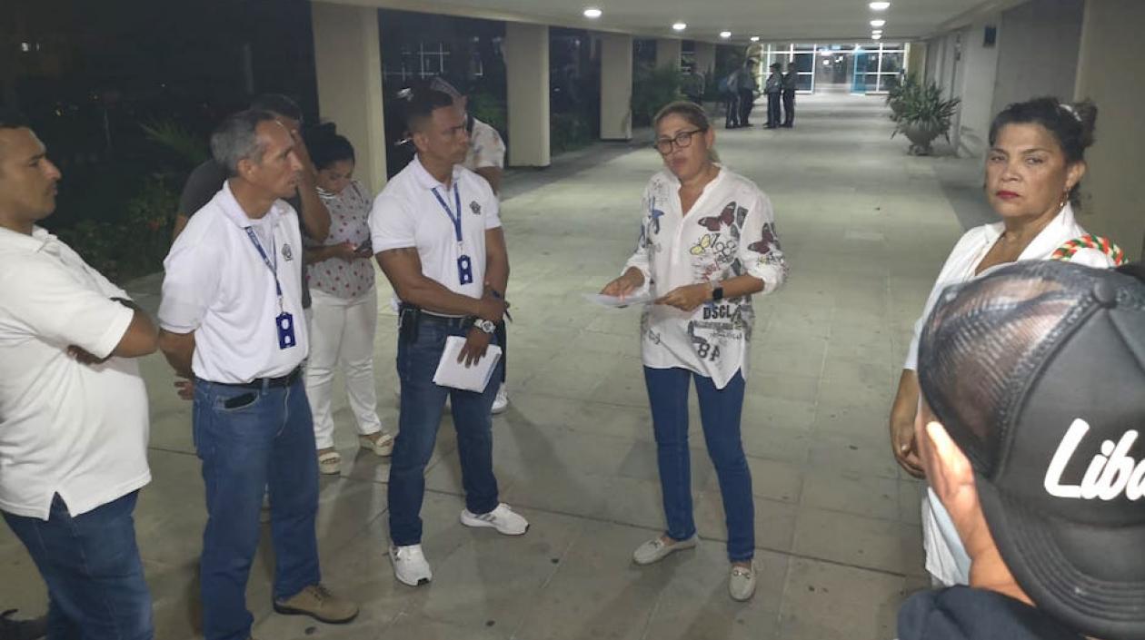 La Secretaria de Salud del Atlántico durante su visita al Hospital Cari.