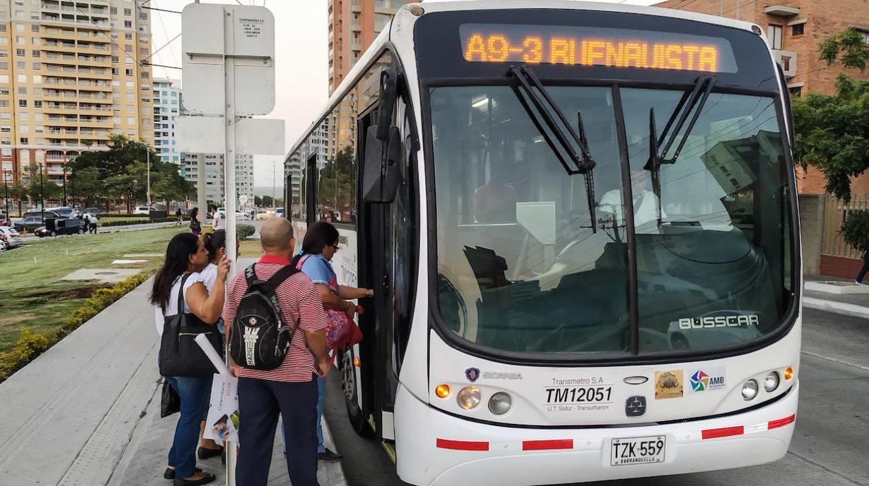 En los tramos de desvío, habrá ascenso y descenso libre donde no existan señalizaciones del Sistema.