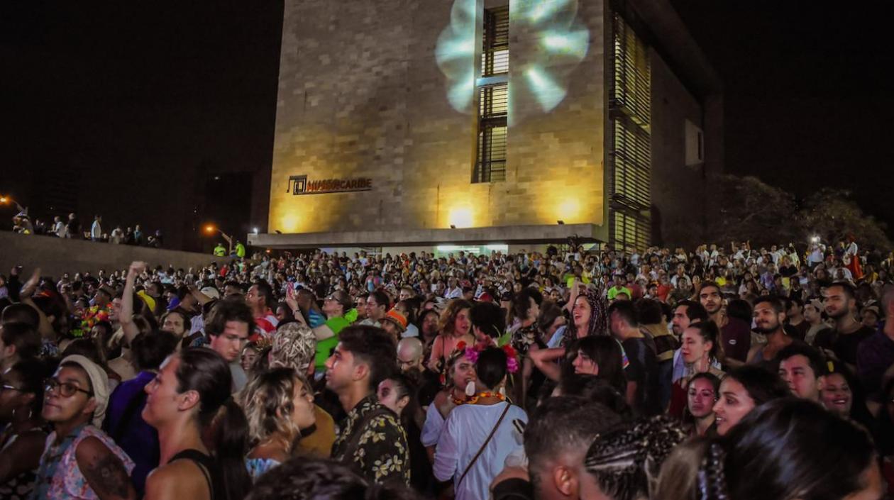 Público disfrutando de la Noche del Río.
