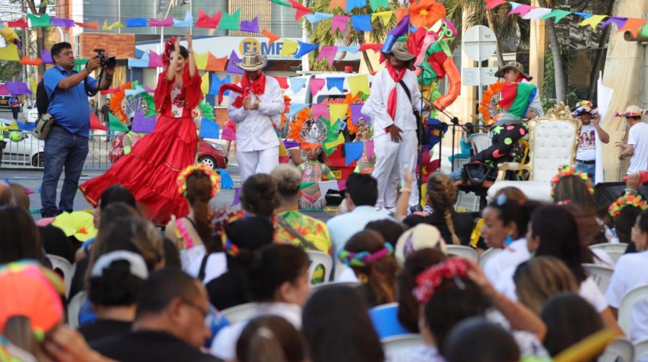 Carnavaleros disfrutando de la celebración.