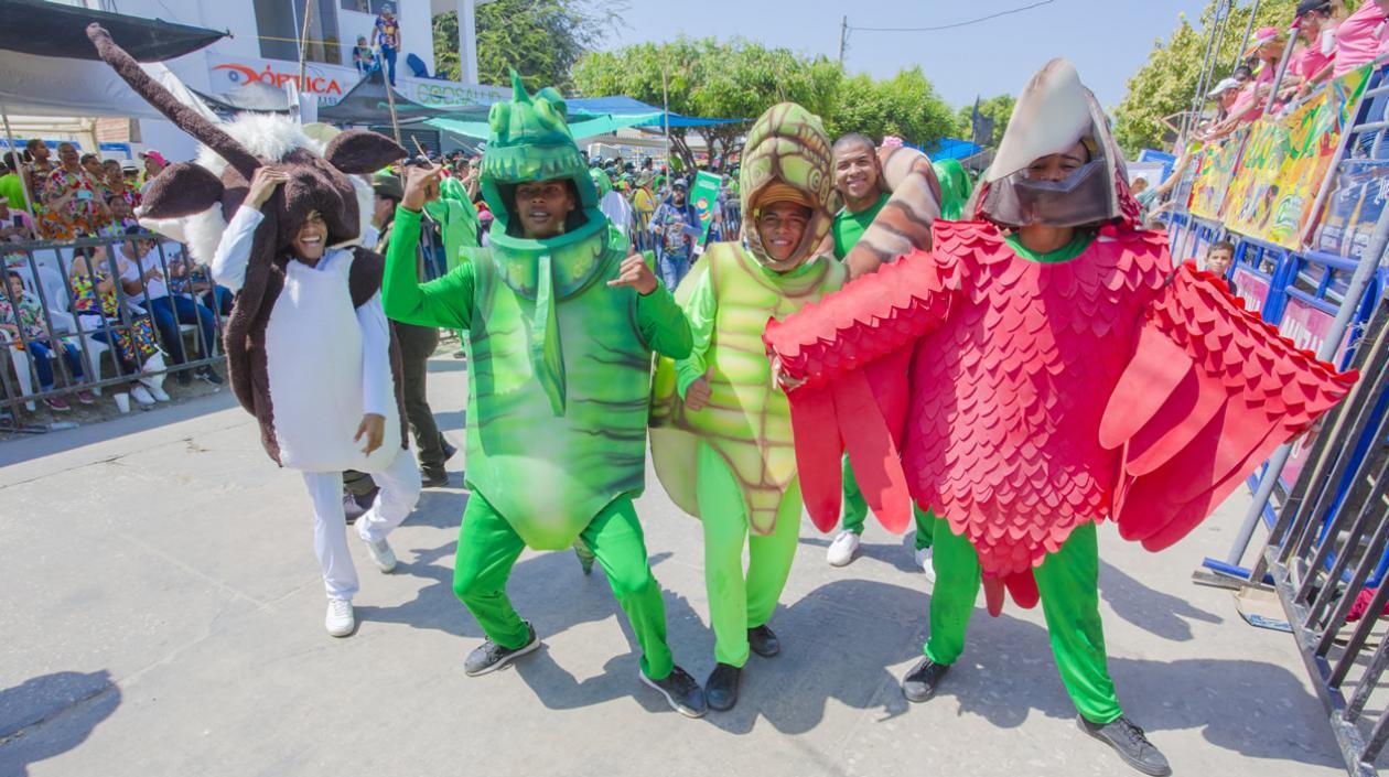 Disfraces alusivos a especies en vía de extinción.