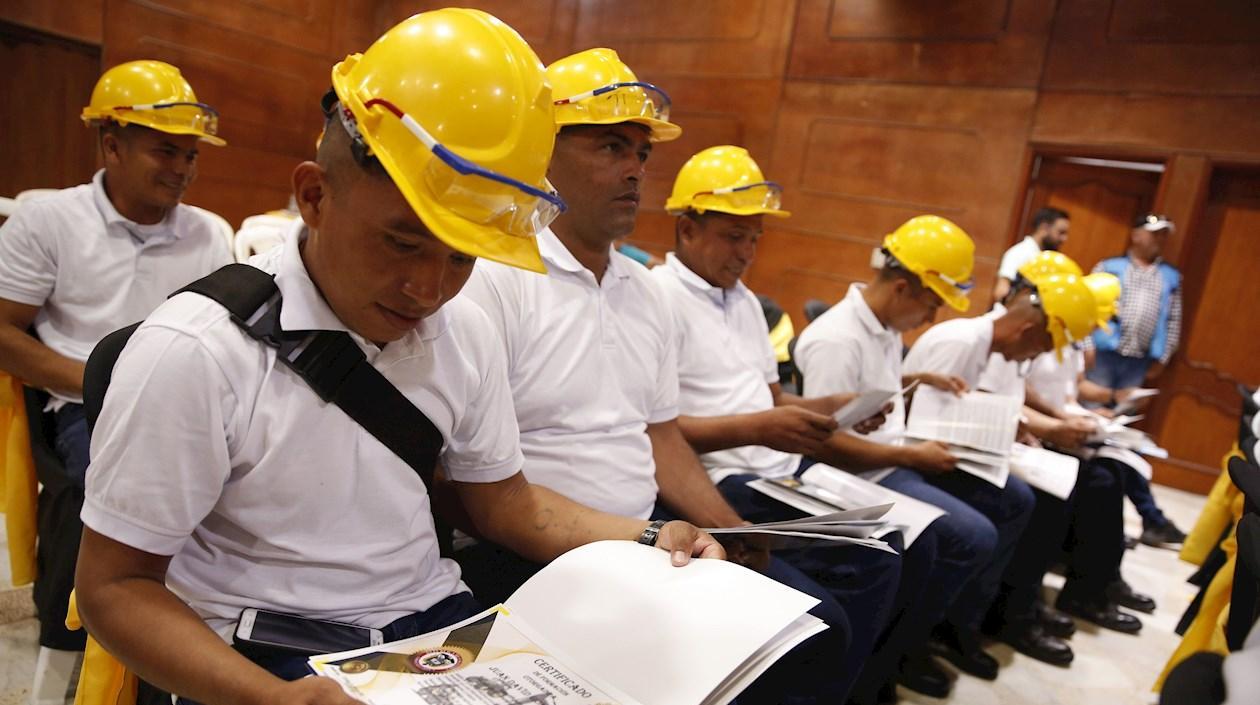 Parte de los exguerrilleros que se graduaron.