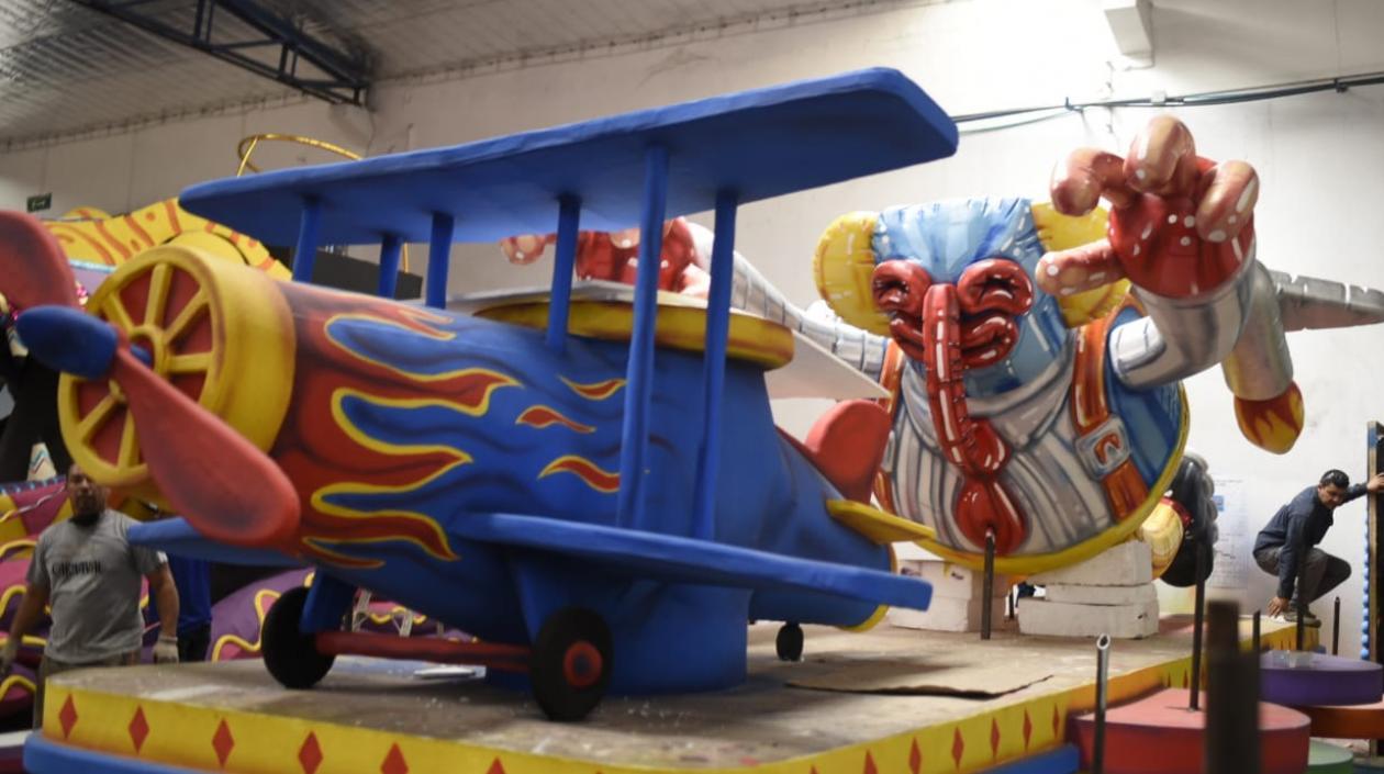 Una de las 16 carrozas que desfilará en la Batalla de Flores.