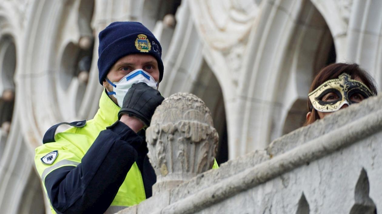La región de Lombardía anunció además el cierre durante la próxima semana de todos los colegios, universidades y la suspensión de eventos públicos.