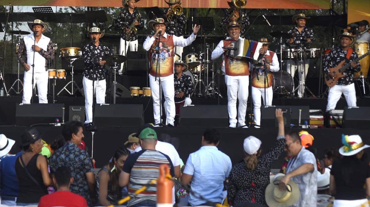 Actuación de Los Corraleros de Majagual.