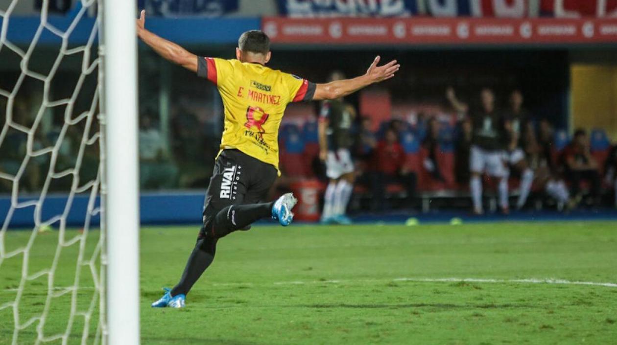 Emmanuel Martínez celebrando la apertura del marcador.