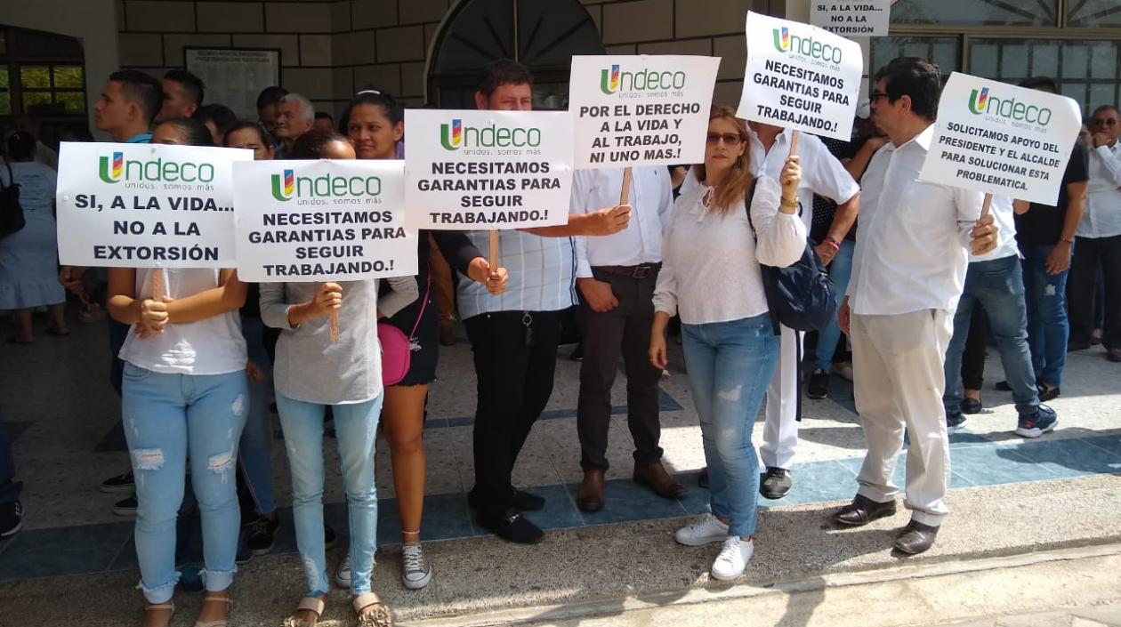 Llanto y dolor durante el sepelio.