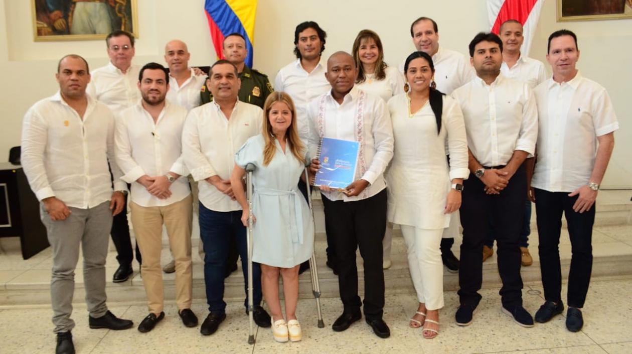 La Gobernadora Elsa Noguera y los diputados de la Asamblea del Atlántico.